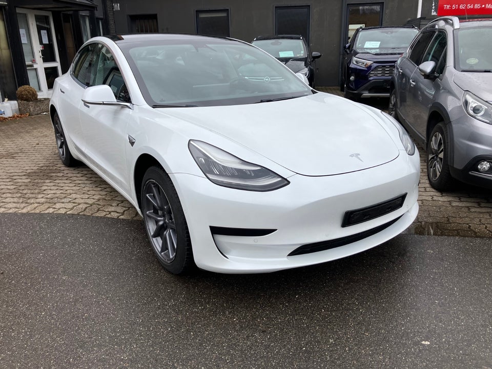 Tesla Model 3 Standard Range+ RWD 4d