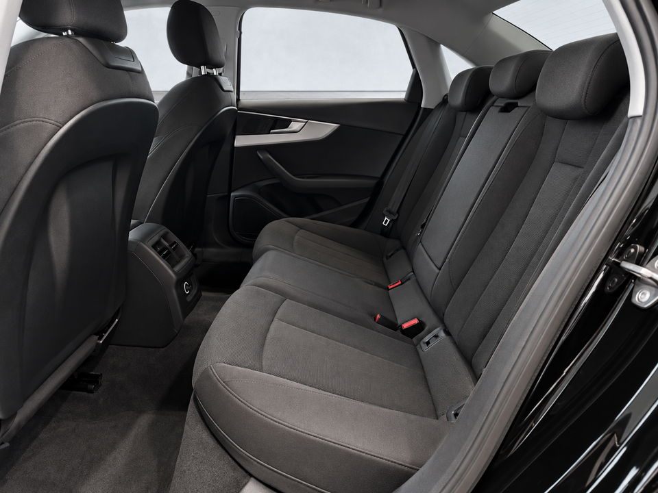 Audi A4 35 TDi Advanced Prestige Tour S-tr. 4d