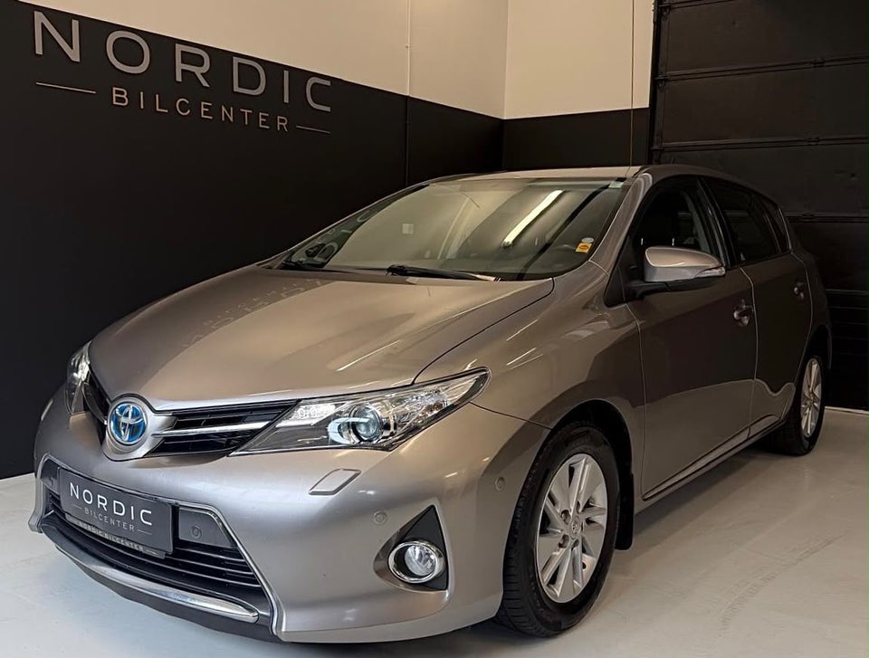 Toyota Auris 1,8 Hybrid H2+ CVT 5d