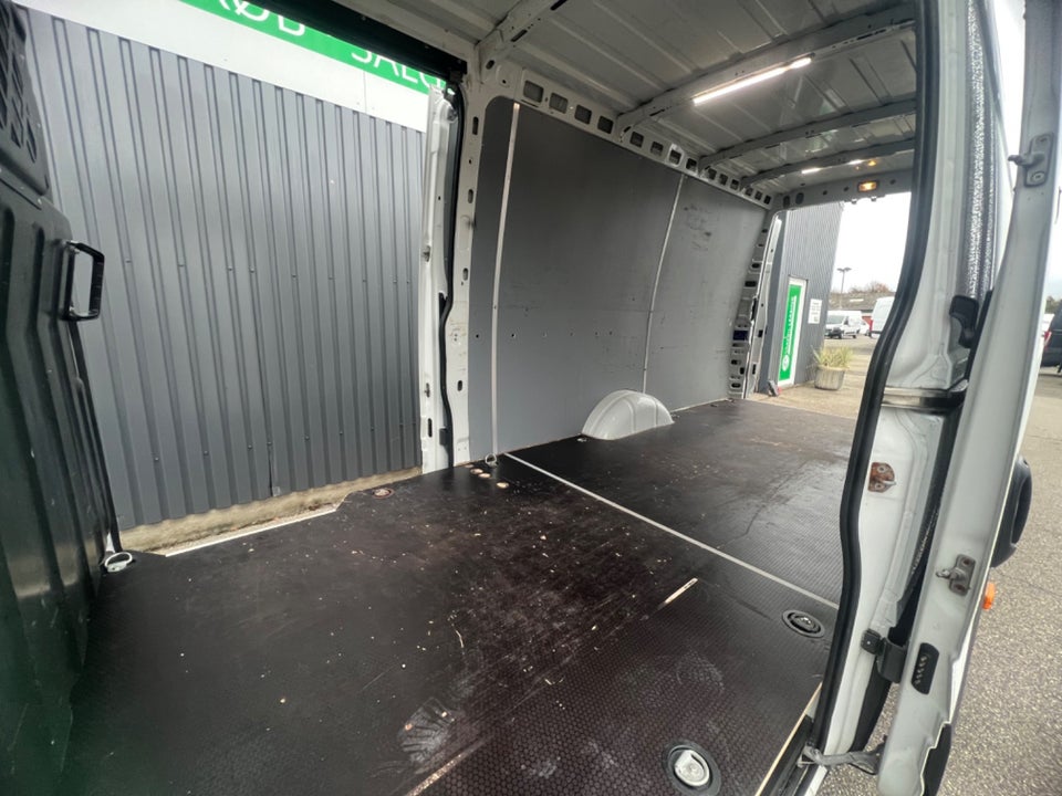 Iveco Daily 2,3 35S16 16m³ Van