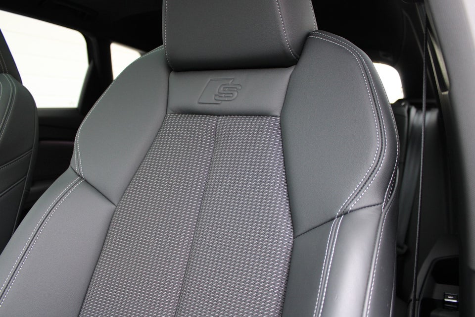 Audi Q4 e-tron 45 S-line 5d