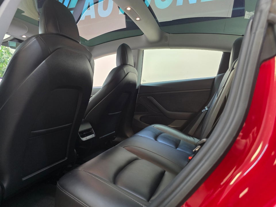 Tesla Model 3 Standard Range+ RWD 4d