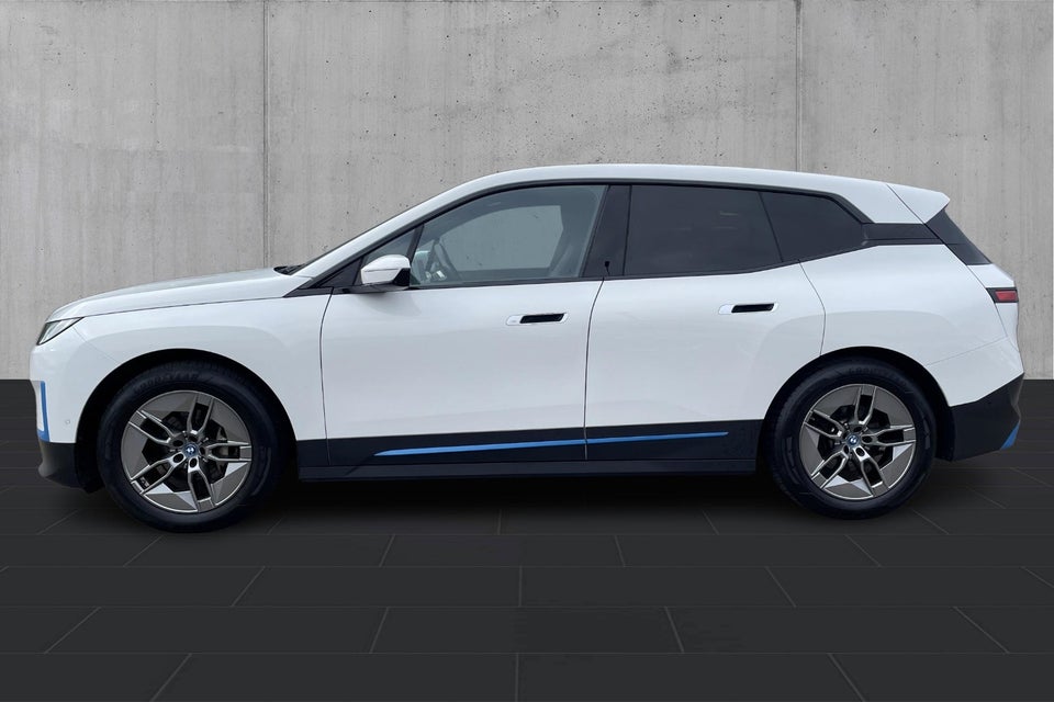 BMW iX xDrive40 Supercharged 5d