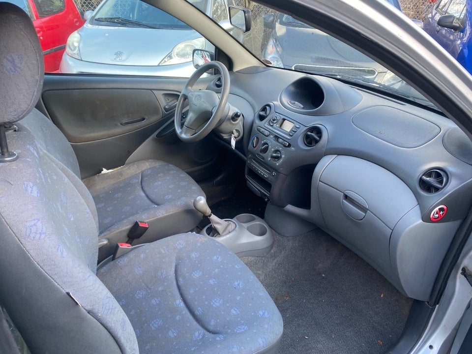 Toyota Yaris 1,0 Luna 3d