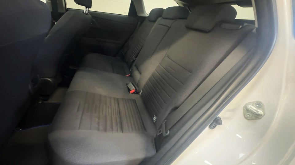 Toyota Auris 1,8 Hybrid H2 Style Skyview CVT 5d