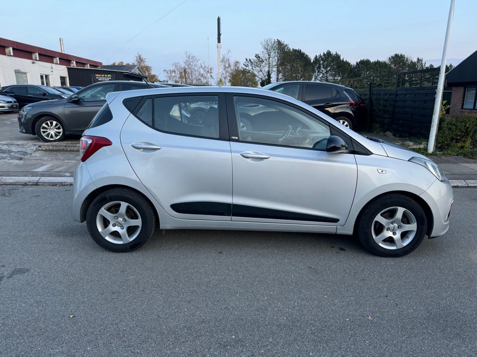 Hyundai i10 1,0 Black Line 5d