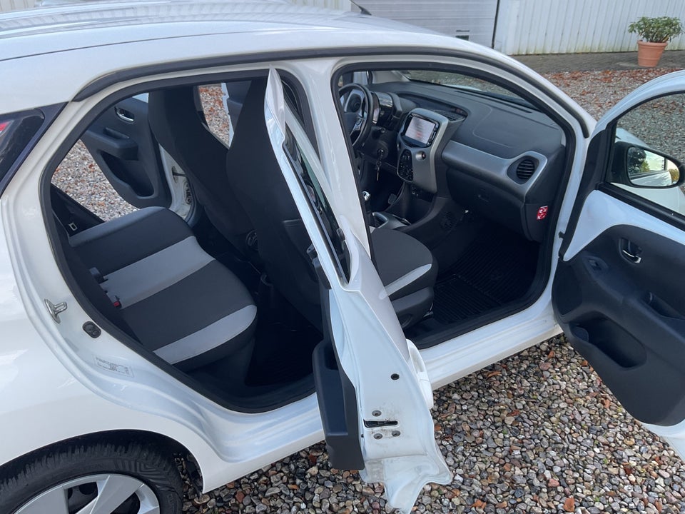 Toyota Aygo 1,0 VVT-i x-play x-touch 5d