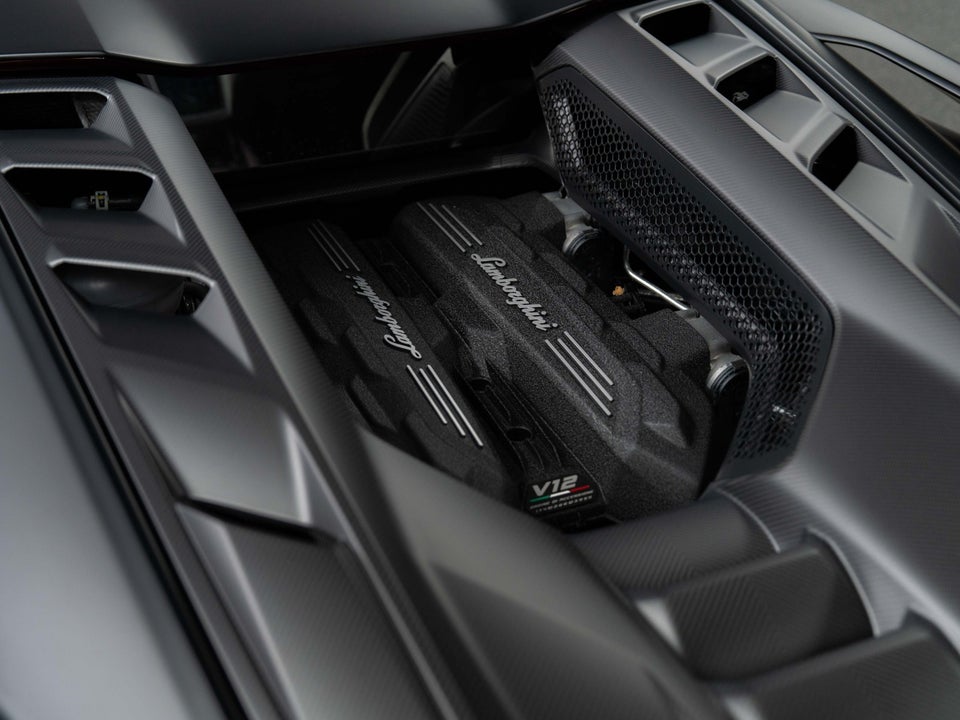 Lamborghini Revuelto 6,5  2d