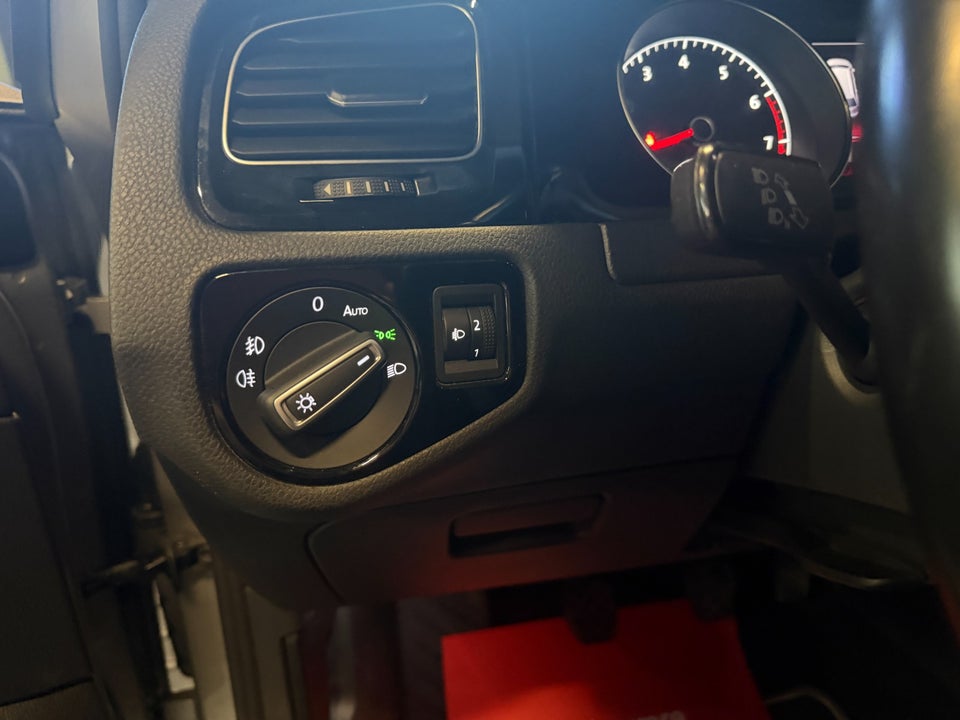 VW Golf VII 1,4 TSi 140 Highline Variant BMT 5d