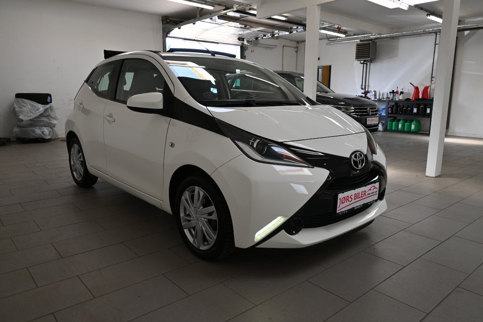 Toyota Aygo 1,0 VVT-i x-wave Sky 5d