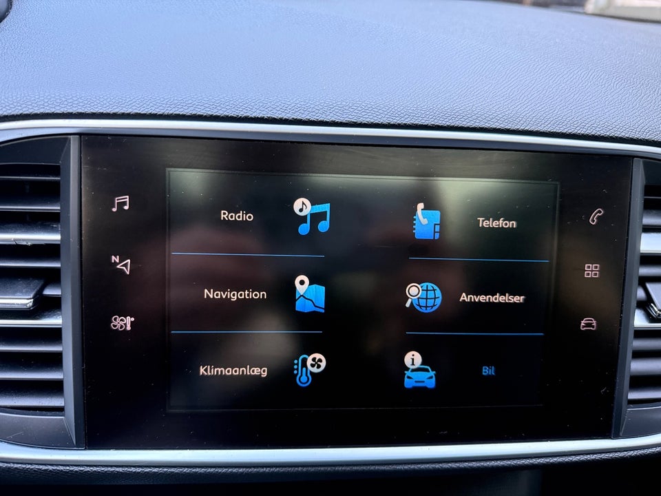 Peugeot 308 1,6 BlueHDi 120 Allure Sky 5d