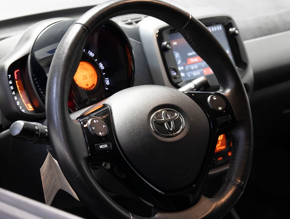 Toyota Aygo 1,0 VVT-i x-press 5d