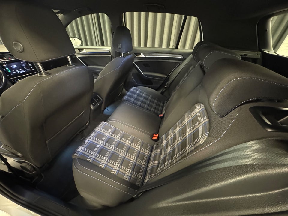 VW Golf VII 1,4 GTE DSG 5d