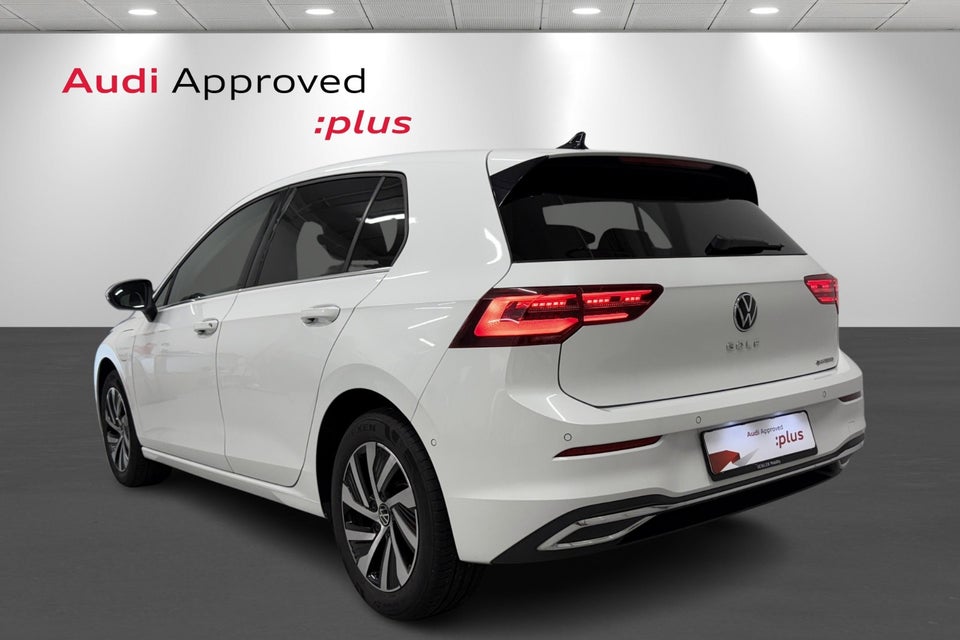 VW Golf VIII 1,4 eHybrid DSG 5d