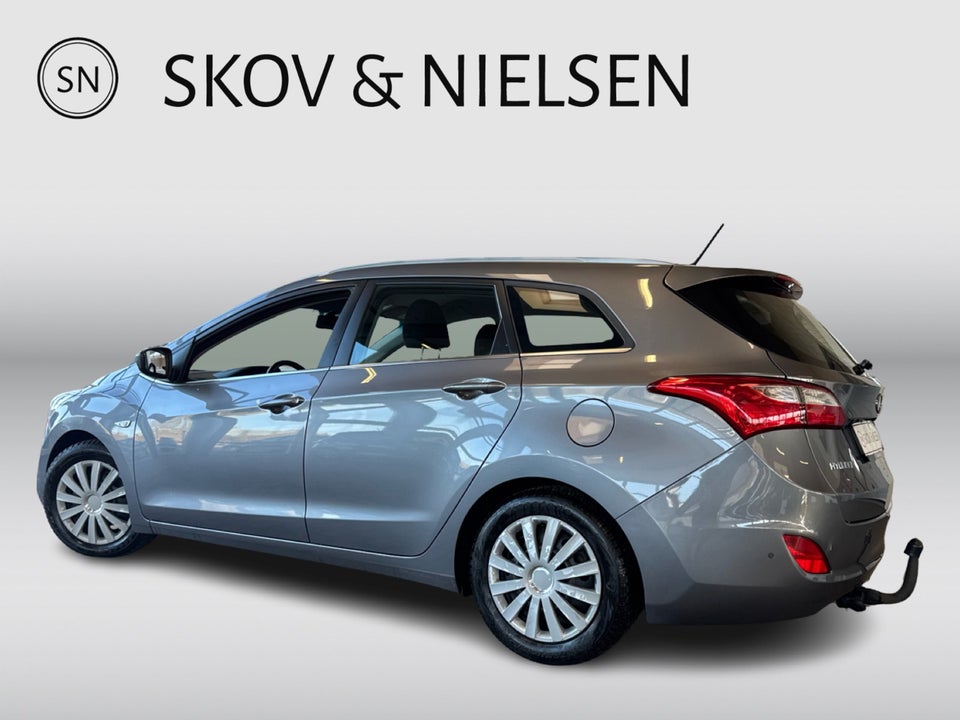 Hyundai i30 1,6 CRDi 110 Premium CW DCT 5d