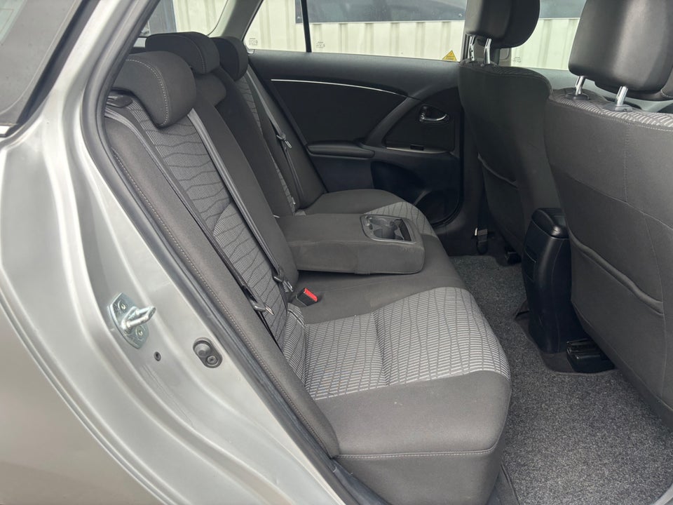 Toyota Avensis 2,0 D-4D TX stc. 5d