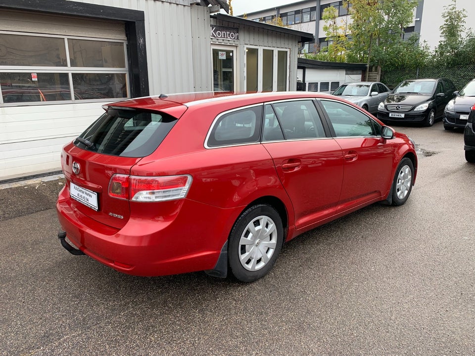 Toyota Avensis 2,0 D-4D T2 stc. 5d