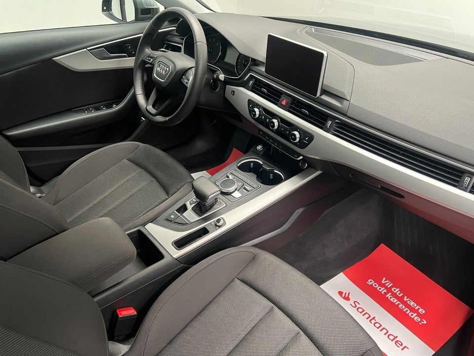 Audi A4 40 TFSi Advanced S-tr. 4d
