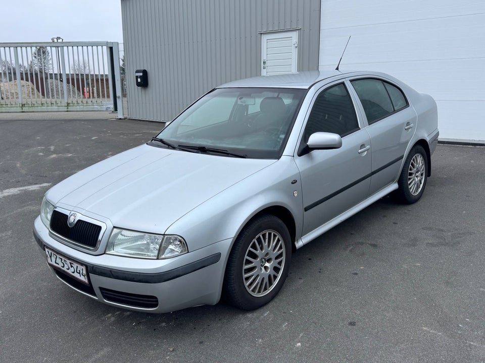 Skoda Octavia 1,8 T Elegance Combi 5d