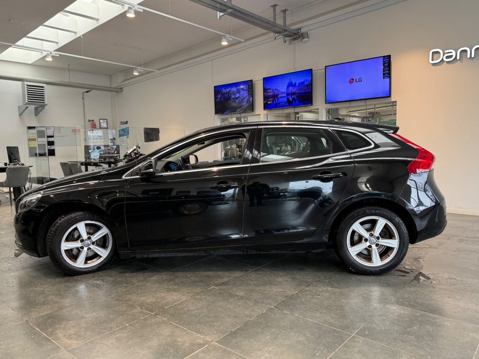 Volvo V40 2,0 D2 120 Momentum Eco 5d