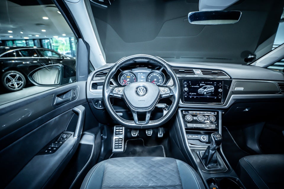 VW Touran 1,5 TSi 150 R-line 7prs 5d