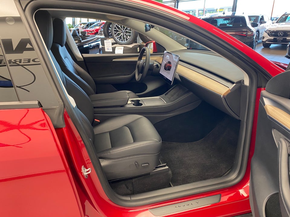 Tesla Model Y Long Range AWD 5d