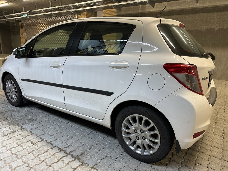 Toyota Yaris 1,3 VVT-i T2 5d