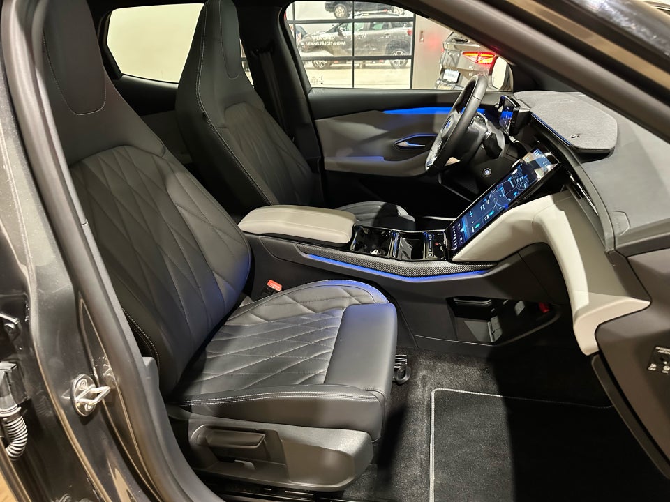 Ford Explorer 82 Premium Extended Range 5d