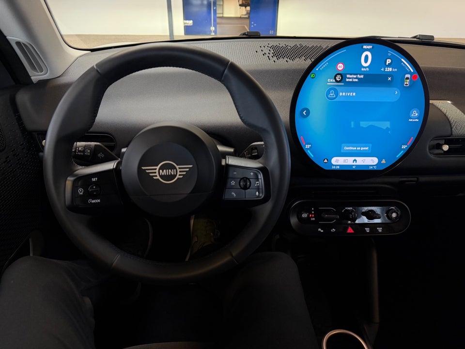 MINI Cooper SE Essential 3d