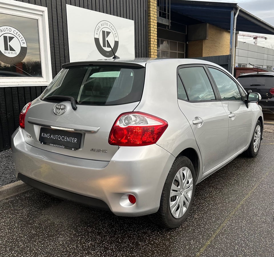 Toyota Auris 1,3 T2 5d