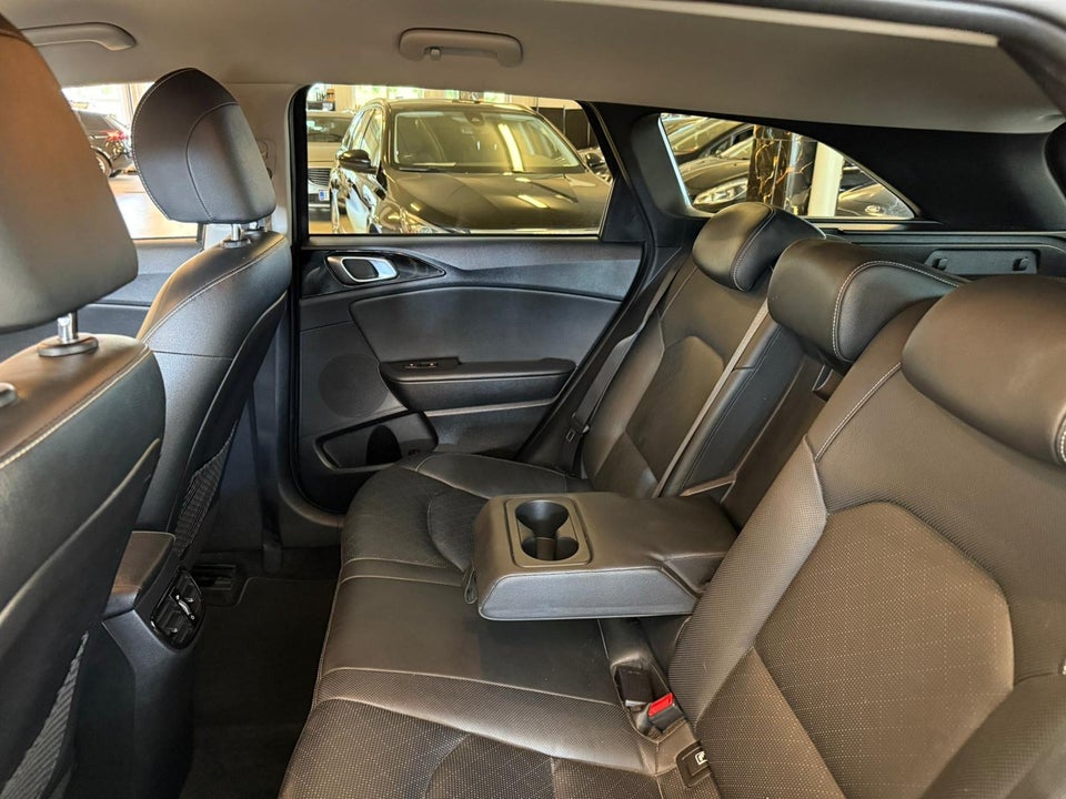 Kia Ceed 1,6 PHEV Upgrade Intro SW DCT 5d