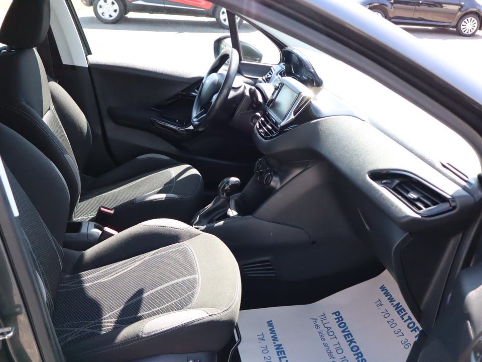 Peugeot 208 1,6 e-HDi 92 Allure Sky 5d