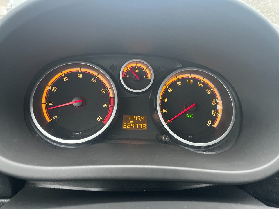 Opel Corsa 1,2 16V Cosmo 5d