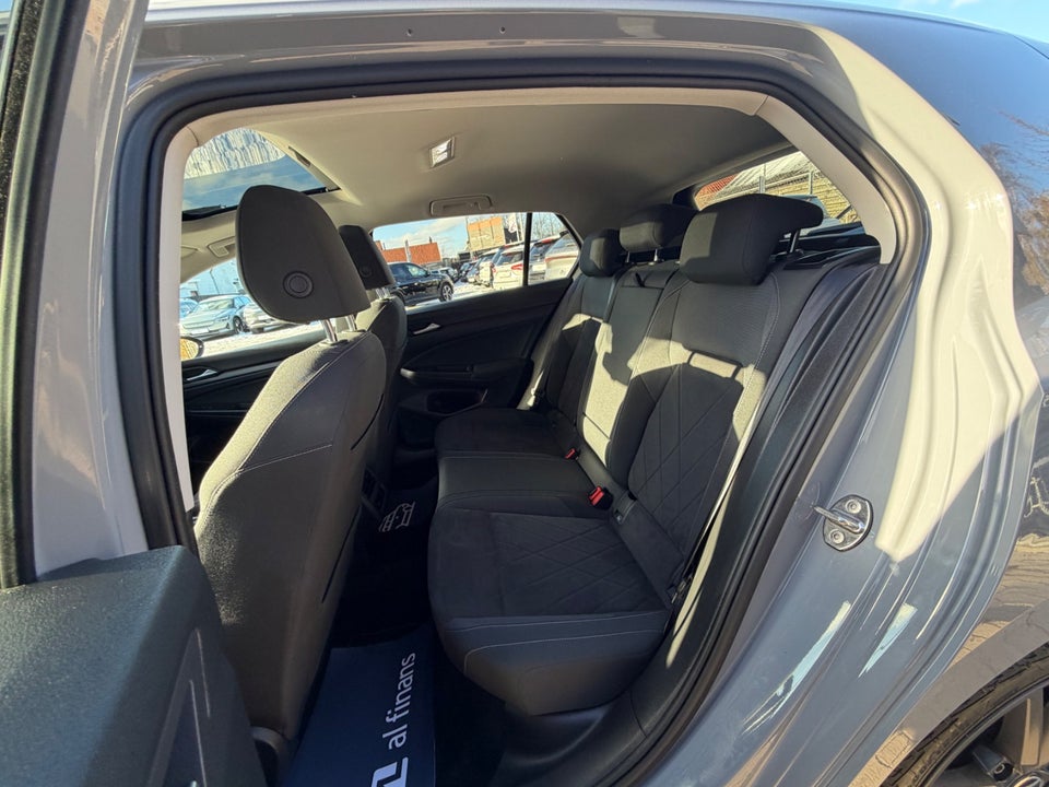 VW Golf VIII 1,4 eHybrid DSG 5d