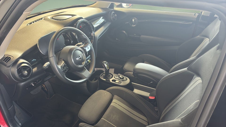 MINI Cooper SE Essential 3d