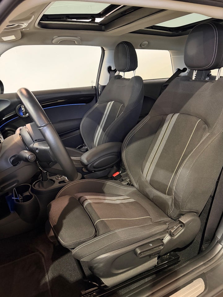 MINI Cooper SE Essential 3d