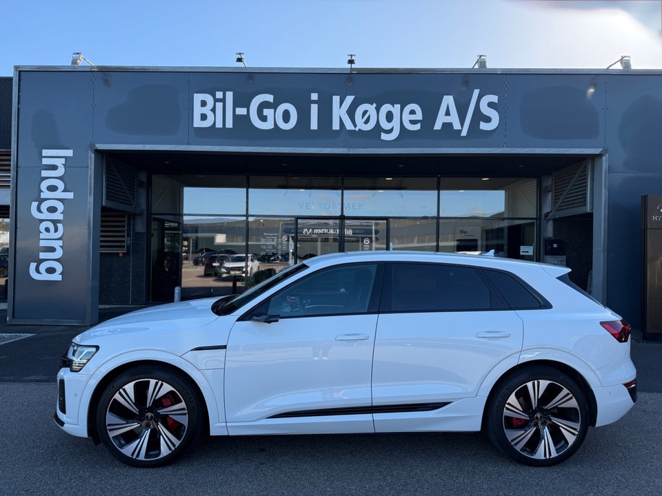 Audi Q8 e-tron 55 S-line quattro 5d