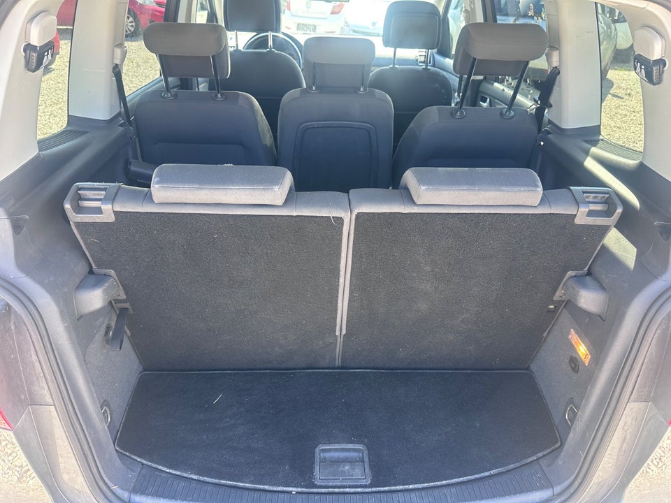 VW Touran 1,6 TDi 105 Comfortline BMT 7prs 5d