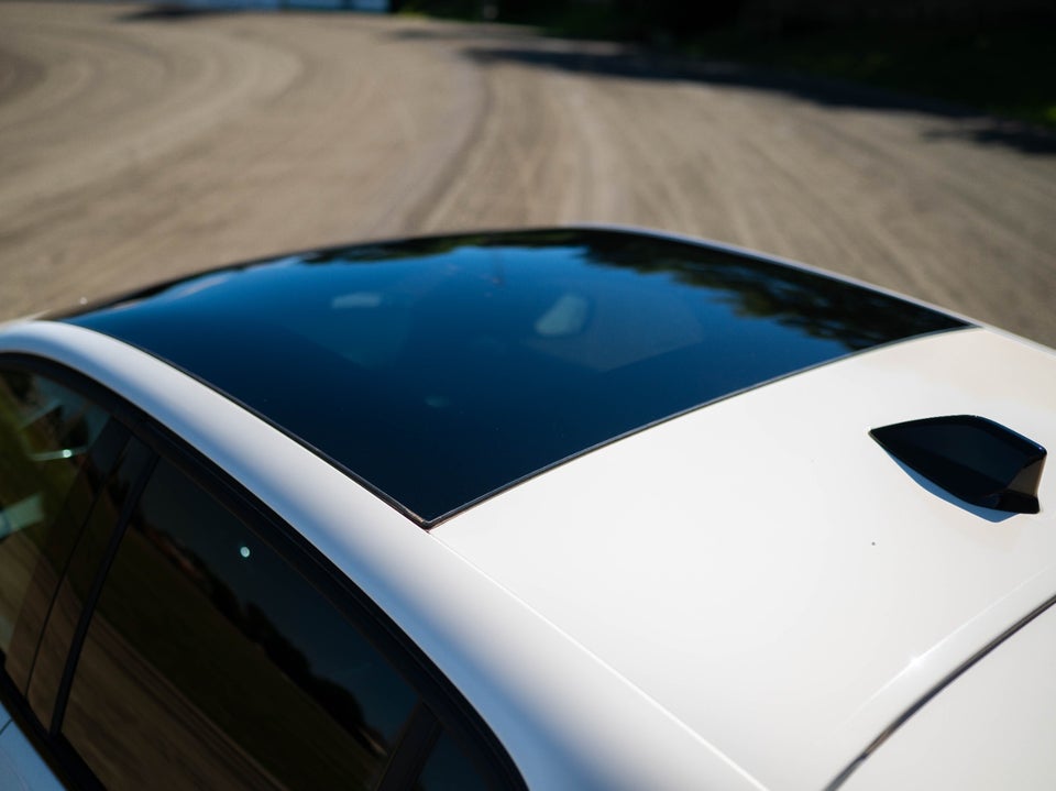 Peugeot e-208 50 GT Sky 5d