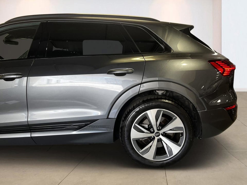Audi Q8 e-tron 55 S-line quattro 5d