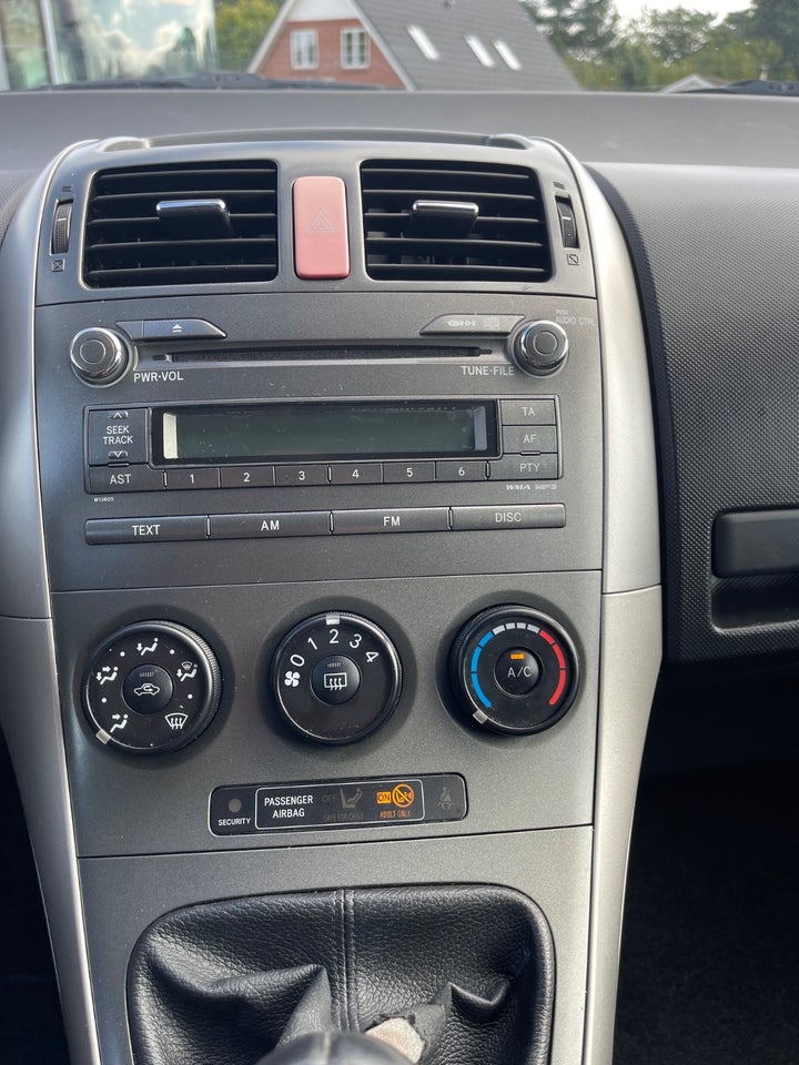 Toyota Auris 1,6 Luna 5d