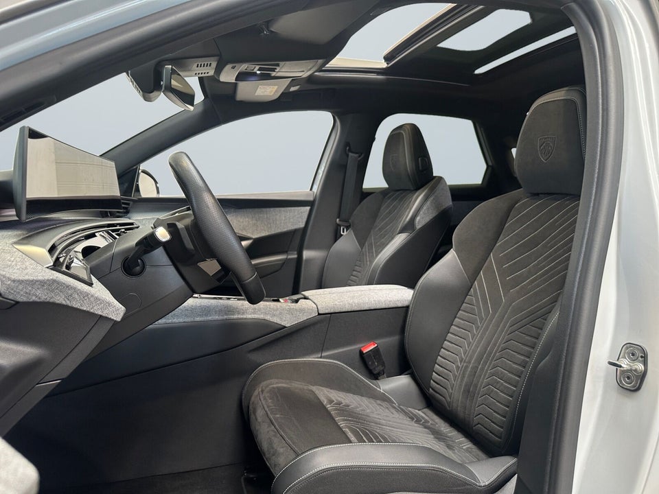 Peugeot e-3008 77 GT Pack 5d