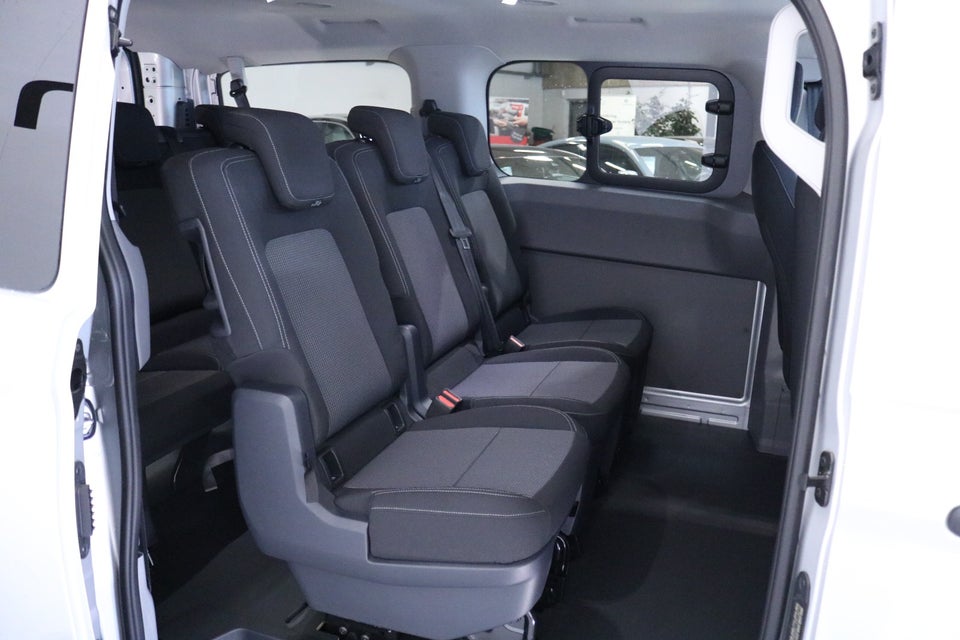 VW e-Caravelle 64 Basis SWB