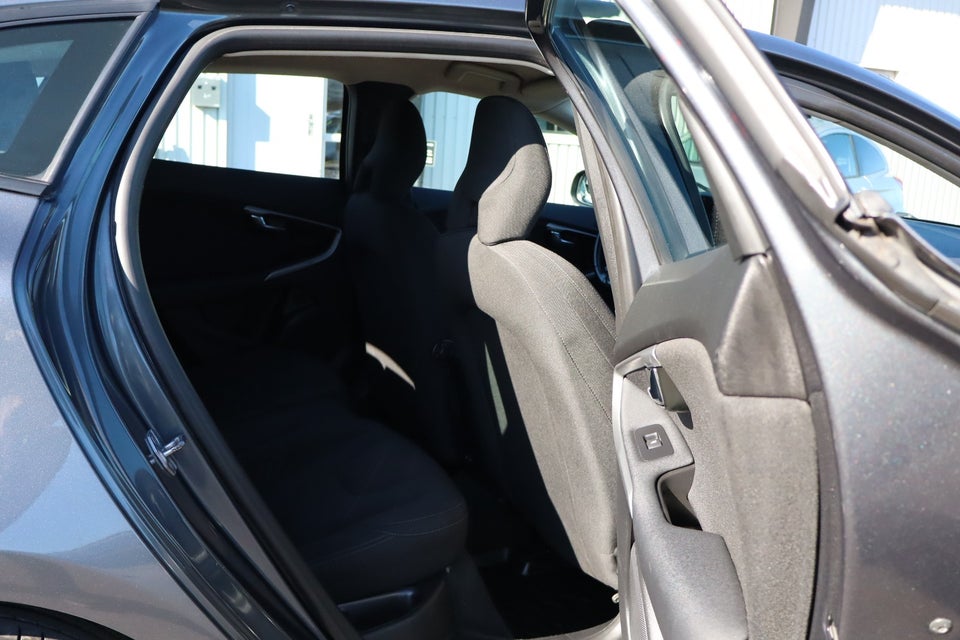 Volvo V40 1,6 D2 115 R-Design 5d