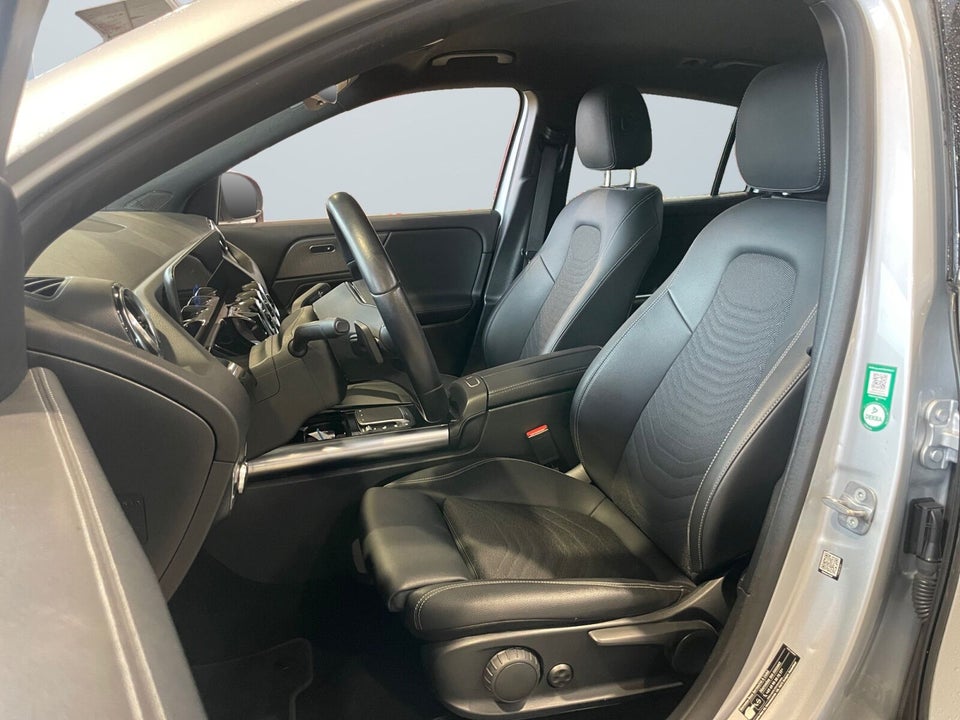 Mercedes EQA300 Progressive 4Matic 5d