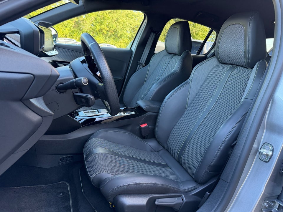 Peugeot e-208 50 GT 5d