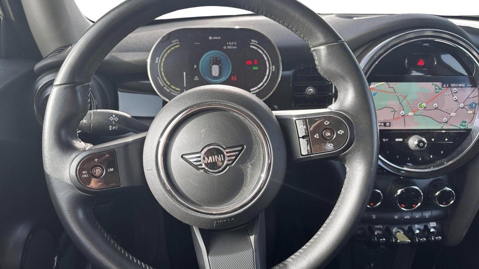 MINI Cooper SE Essential 3d