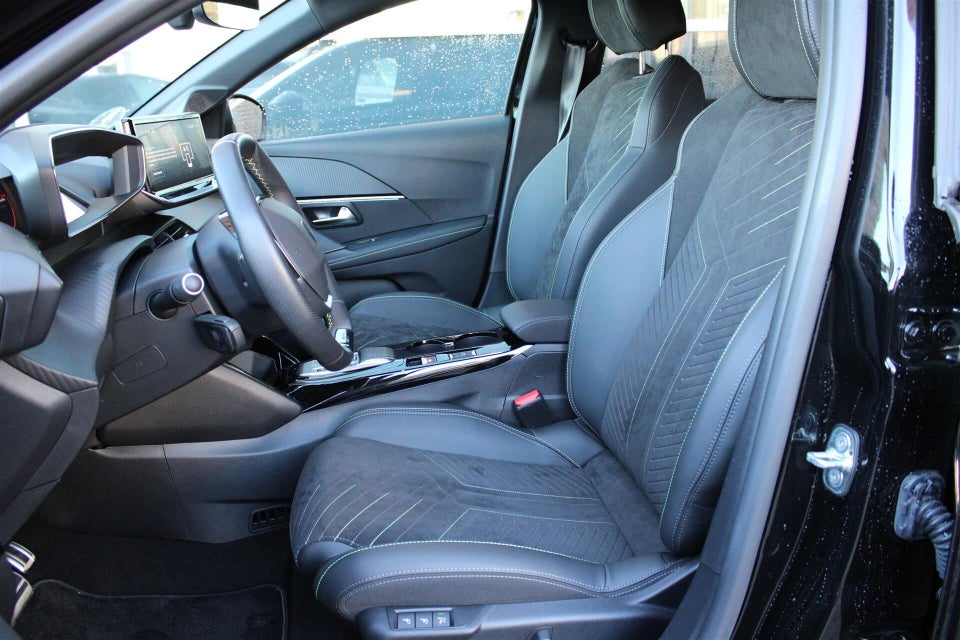 Peugeot e-208 54 GT 5d