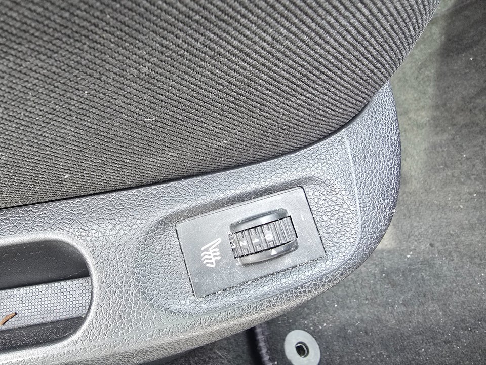 Peugeot 308 1,6 VTi 120 Access 5d