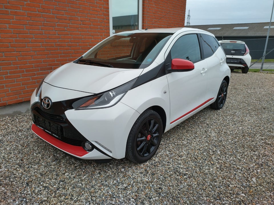 Toyota Aygo 1,0 VVT-i x-play x-touch 5d